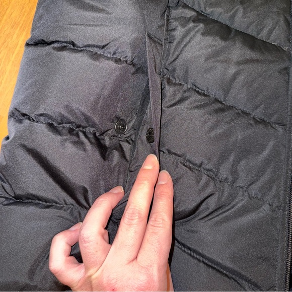 Lands End Medium petite classic black zip up puffer vest layer, winter, fall - Picture 3 of 4